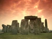 Stonehenge, Ciel rouge